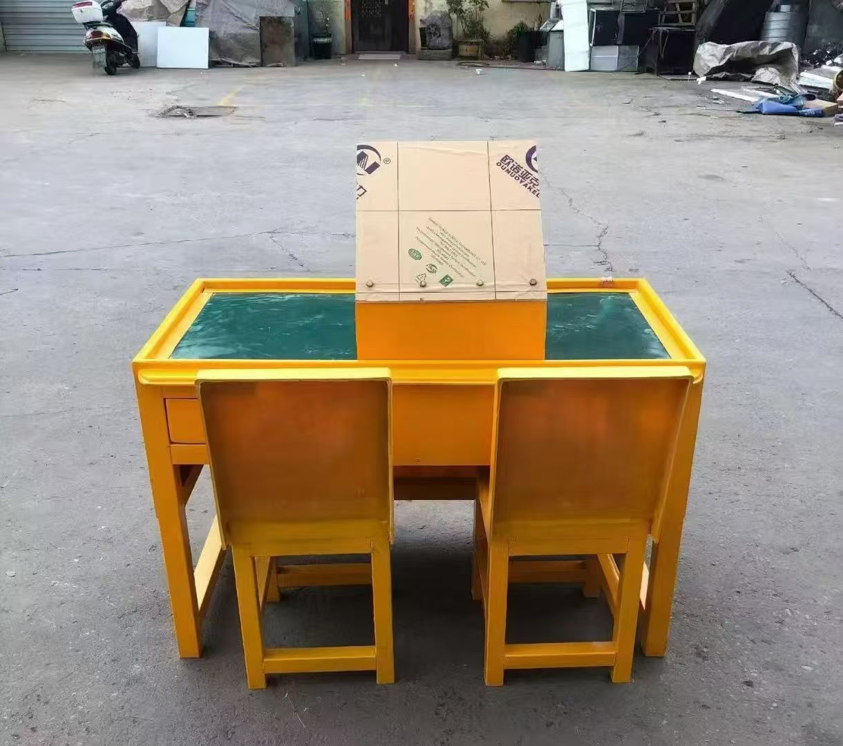 芒康防静电导通桌井下煤矿火工品发放桌：危险品流转的安全守护者